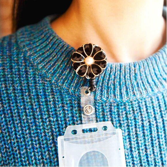 Retractable Badge Holder with Alligator Clip, 24 inch Retractable Cord, ID Badge - Picture 7 of 7